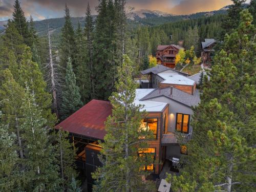 Parade of Homes triple award winning estate, short WALK TO SLOPES, sprawling modern luxury!! in Copper Mountain, USA