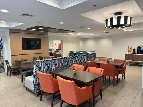 Holiday Inn Express Hotel & Suites Dewitt - Syracuse By IHG - 식음료(F&B)