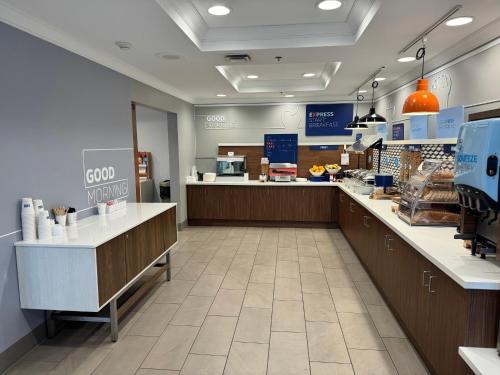 Holiday Inn Express Hotel & Suites Dewitt - Syracuse By IHG - 식음료(F&B)