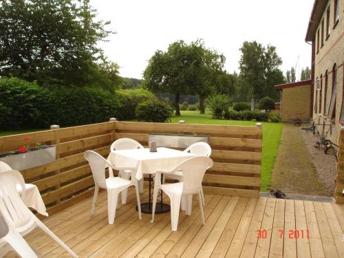 Garden, Nygammelsø Bed & Breakfast in Stege