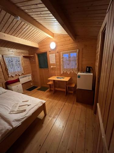 Artur´s Eaterie and Holiday home in Viitna