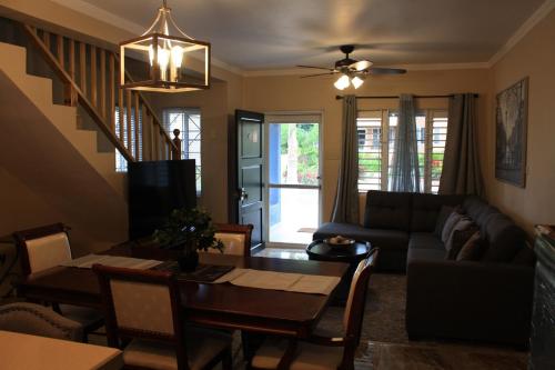 Soleil Palm View Villa in Priory