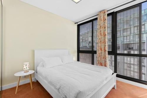 Sunny and bright apartment- Self Catering - image 2
