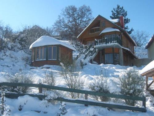 Zeus-Village οικισμός φινλανδικών chalet με πισίνες & γυμναστήριο