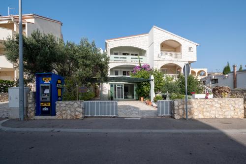 Apartments with parking space Novalja, Pag - 4128 1