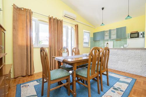 Two-Bedroom Apartment with Terrace image 6