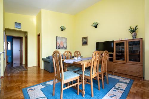 Two-Bedroom Apartment with Terrace image 5