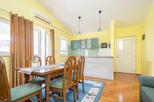 Two-Bedroom Apartment with Terrace image 4
