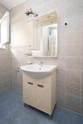 Two-Bedroom Apartment with Terrace image 9