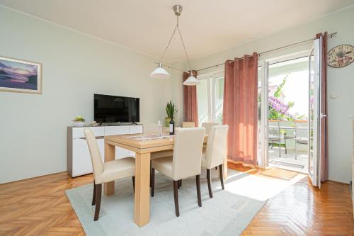Two-Bedroom Apartment with Terrace image 5