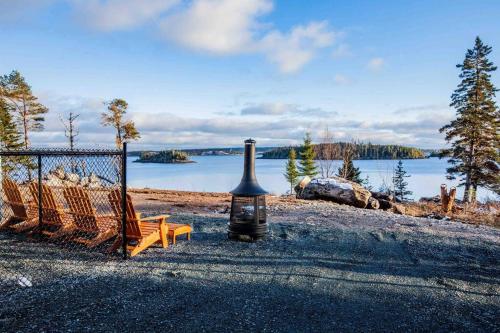 New English Point Oceanfront Living With Hot Tub - Apartment - Head of Jeddore