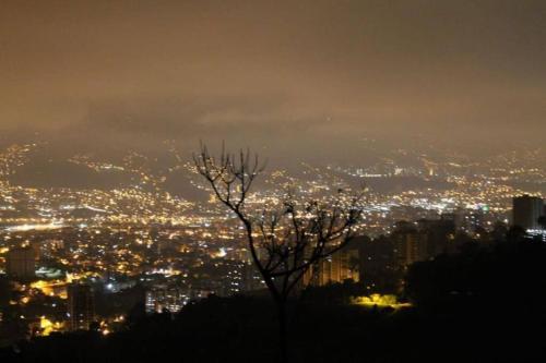 Gran casa envigado jacuzzi, sauna y mirador