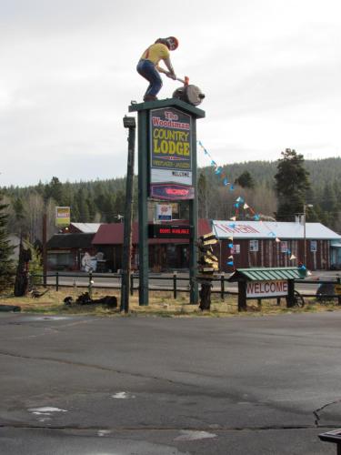 The Woodsman Country Lodge Motel