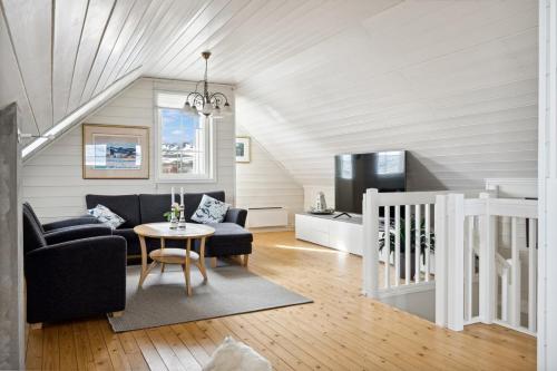 Idyllisk hus ved sjøen in Хаммерфест