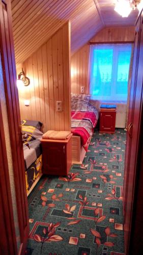 1 double bed, 1 twin bed
