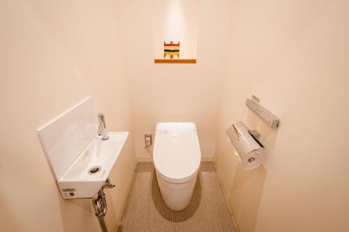 Superior Twin Room image 8