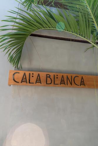Cala Blanca - Tropical Lagoon Villa in Pererenan - image 3