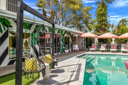 The Beverly - Pool Spa Fire pits Putting green in Palm Springs, USA