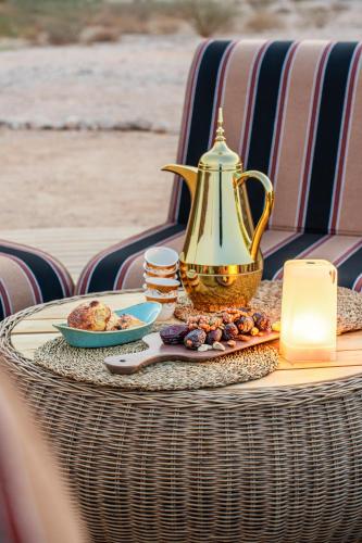 Food and beverages, Pura Eco Retreat - Jebel Hafit Desert Park in Um Ghafah