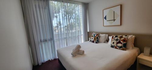 Executive Three-Bedroom Apartment image 6
