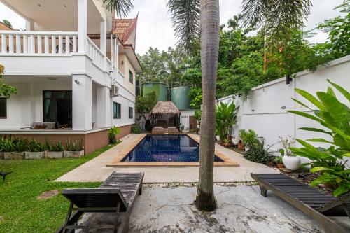 Private pool villa close to beach