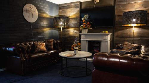 Golden Circle Suites - main image