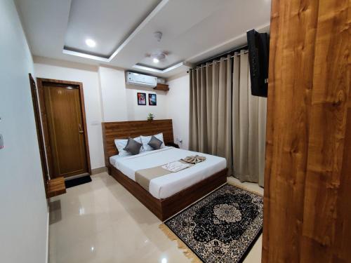 Deluxe Double Room image 1