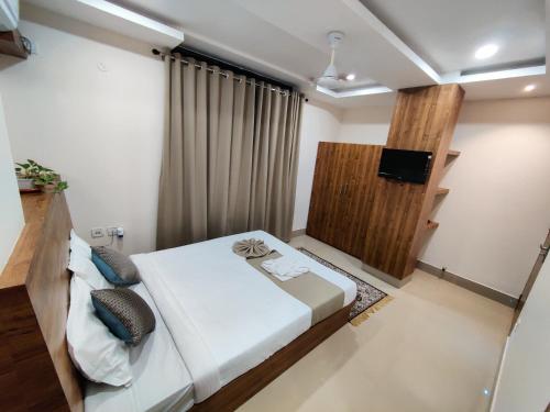 Deluxe Double Room image 2