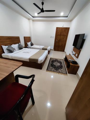 Deluxe Triple Room image 3
