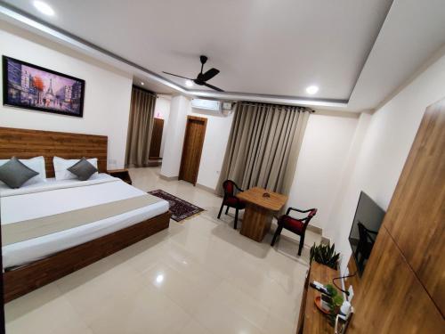 Deluxe Double Room with Balcony room in Happy Home Living