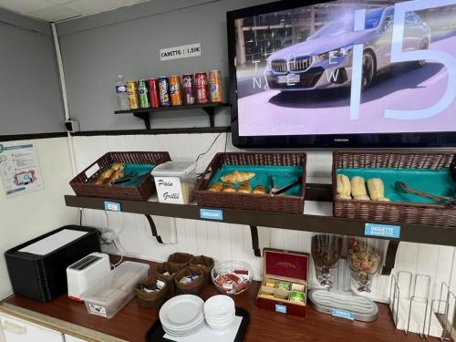 Kyriad Direct Val de Reuil - main image