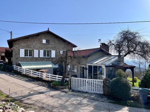 Grande maison en pierre à la campagne, belle vue gîte à louer Gabelon