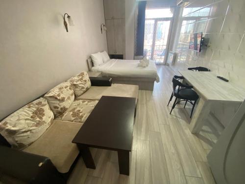 Apartment - Nino, Батуми (фото 8)