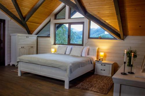 1 king bed, 2 sofa beds