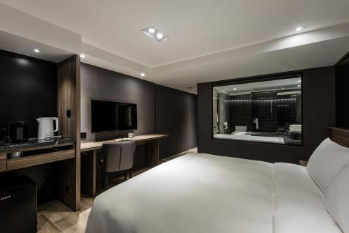 504882262 Autumn Willow Hotel