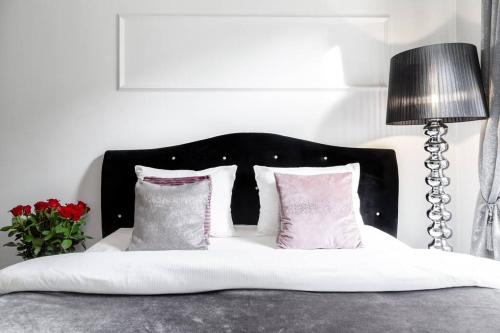 Househost Apartment:Lobzowska 22