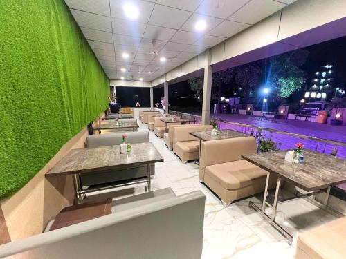 ห้องอาหาร, hotel 9 COIN in เชอร์ดิ