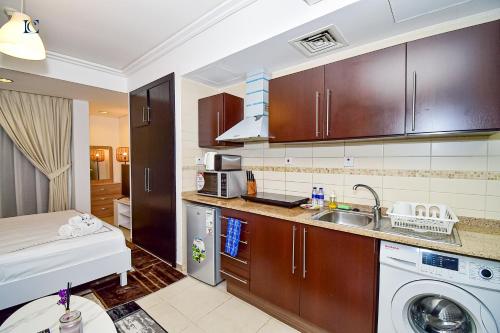 Luxury Escapes - Cozy Studio with Balcony near Metro - Goldcrest 2 JLT, Dubaï (photo 10)