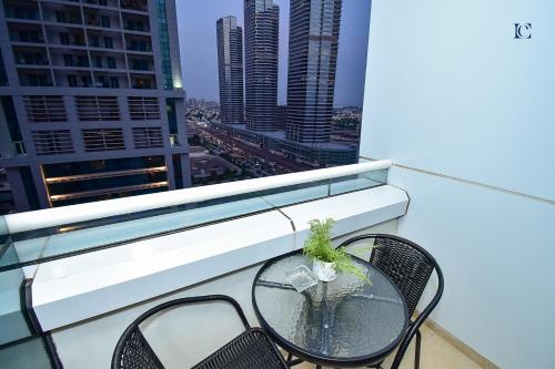 Luxury Escapes - Cozy Studio with Balcony near Metro - Goldcrest 2 JLT, Dubaï (photo 7)