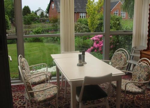 Jardín, Holiday Home Kirkeby Feriehus in Roslev