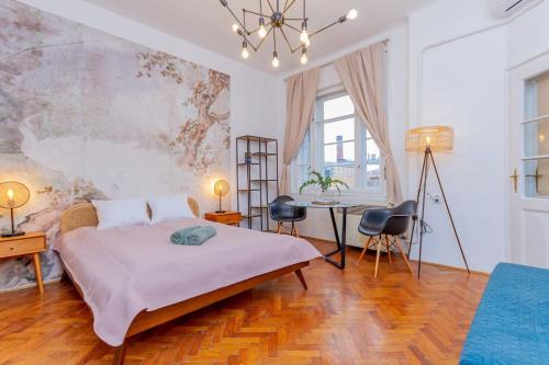 Bright-Nest Downtown Terrace NW