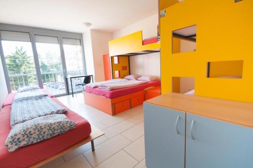 Simbol Hostel & Rooms with Free Private Parking in Любляна