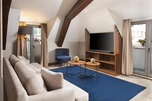 room detail thumbnail 1