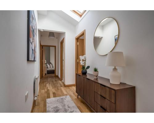 Central Belfast Apartments Pottinger's Quay - image 5