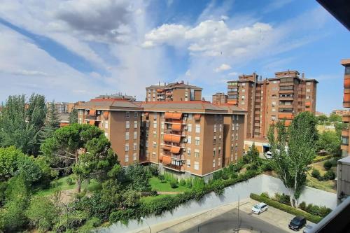 Piso amplio, iluminado y muy bien comunicado - Apartment - Madrid