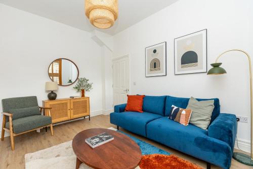 Spacious 4BR 3-Storey Townhouse in Lively Deptford, London (photo 7)