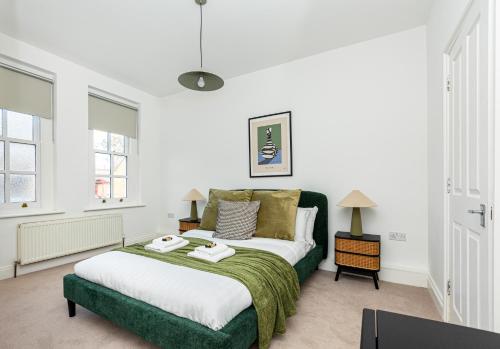 Spacious 4BR 3-Storey Townhouse in Lively Deptford, London (photo 3)