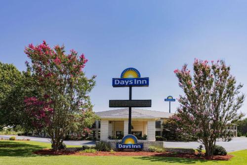 Days Inn by Wyndham Spartanburg Waccamaw in Southern Shops, USA