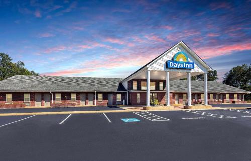 Days Inn by Wyndham Savannah in Savannah, USA