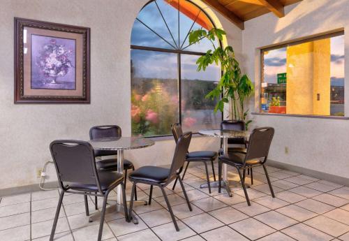 Super 8 by Wyndham Vernon in Vernon, USA